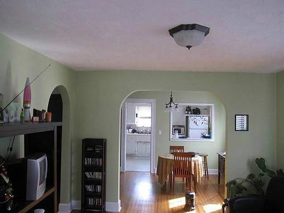 3rd image of 4445 Crittenden Ave
