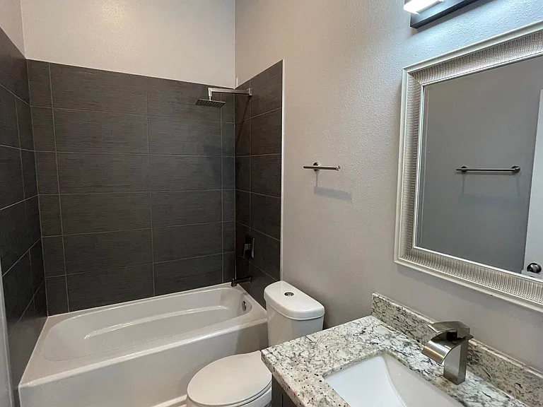 1821 Fern St #B — Photo 6
