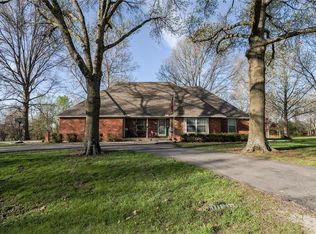 11 Skyline Dr, Adrian, MO 64720