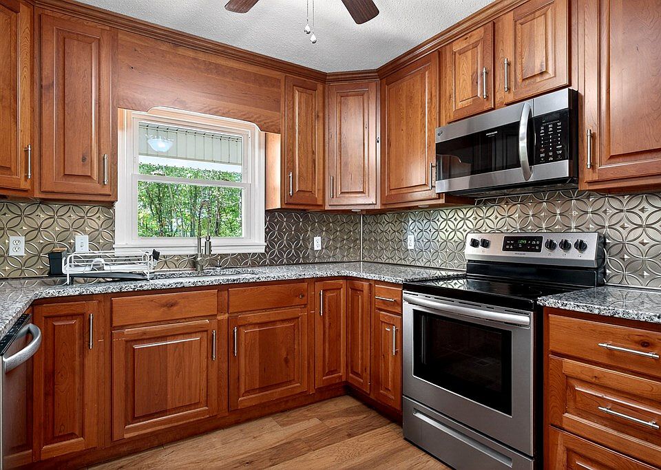 13th image of 214 Boyd Creek Rd