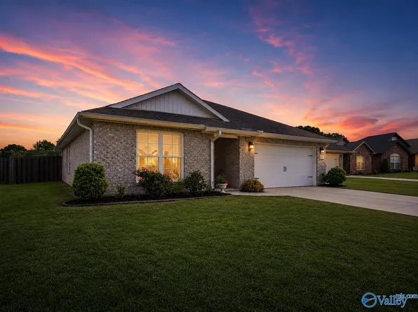 205 Cherry Laurel Dr, Hazel Green, AL 35750