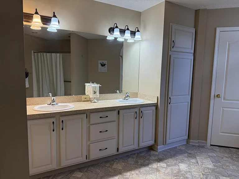 596 Forest Creek Dr — Photo 24