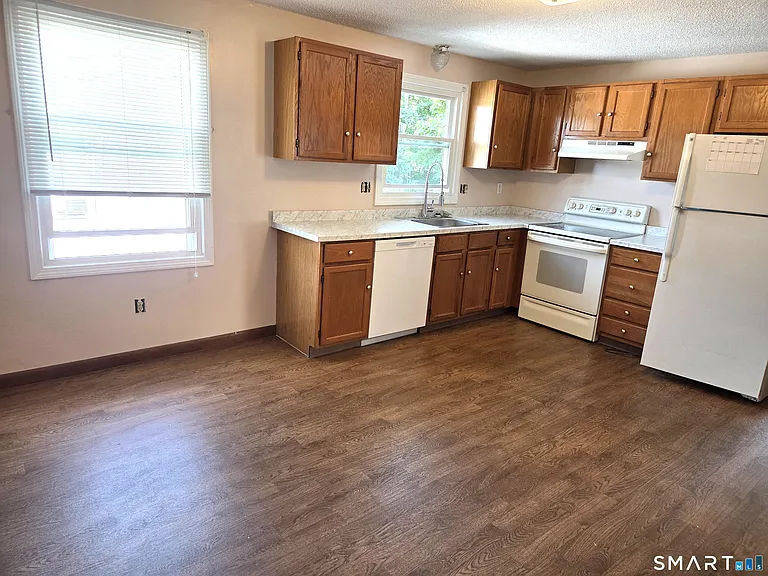 34 Pulaski St — Photo 2