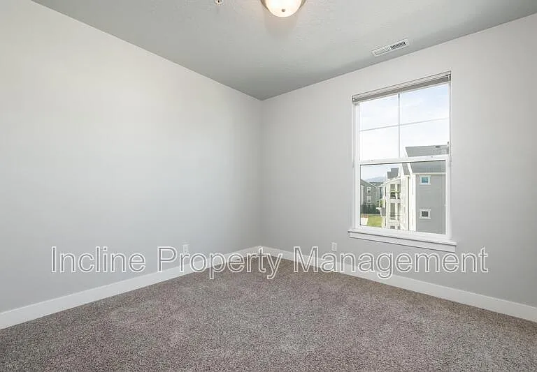 654 N Emery Ln — Photo 8