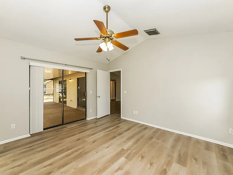 4725 Country Oaks Blvd — Photo 8