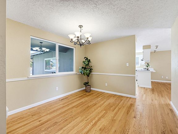 5th image of 567 N Stoneham Cir