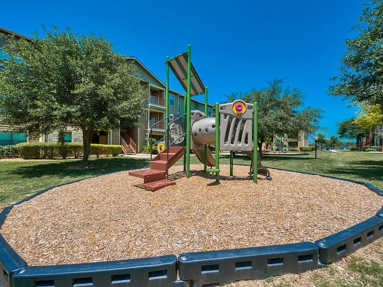 Brynwood Apartments — Photo 1