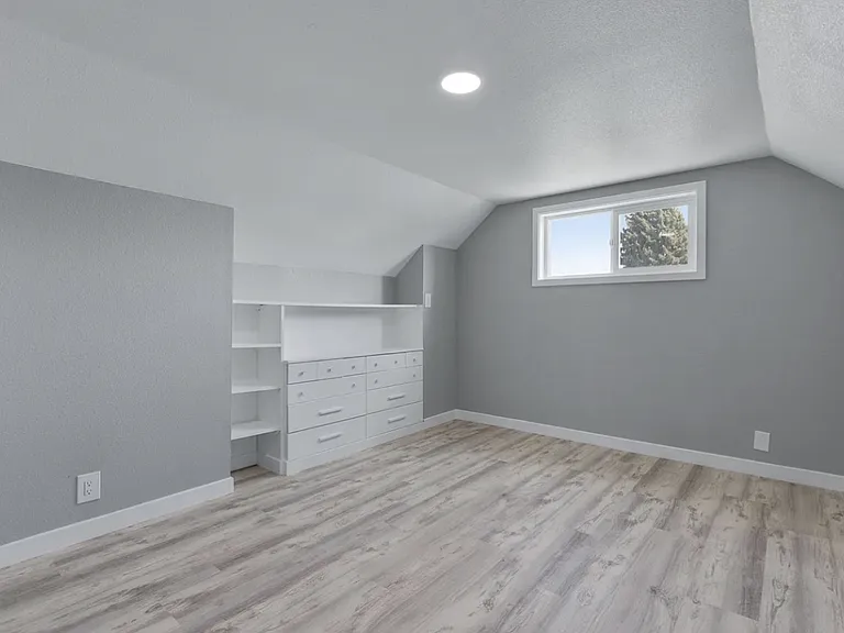 1031 Birch Ave — Photo 6