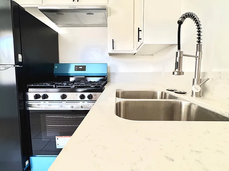 210 E Marshall St #C — Photo 7