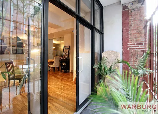 Sold by Warburg | media 16