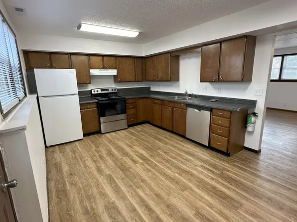 2519 W 4th St, Cedar Falls, IA 50613
