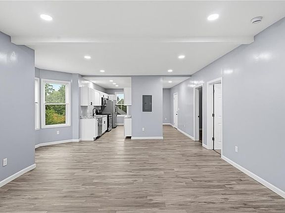 4th image of 62 Cypress St Floor 2