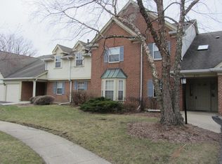 2791 Green Bridge Ct UNIT V2, Schaumburg, IL 60194