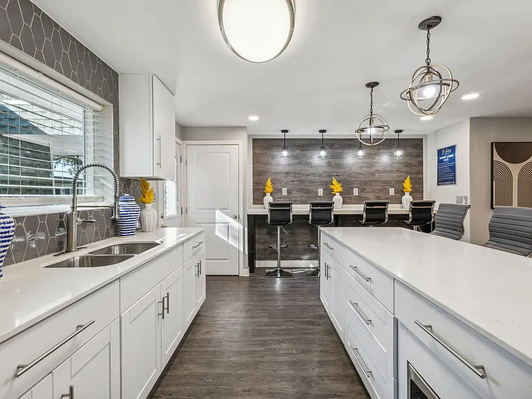 The Ashley at Bluffview Apartments — Photo 47