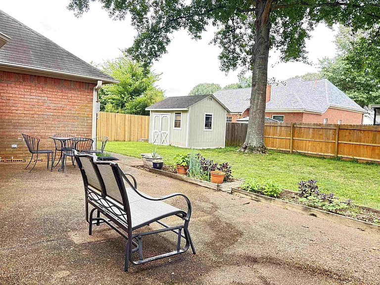 1077 Sugar Ln — Photo 11