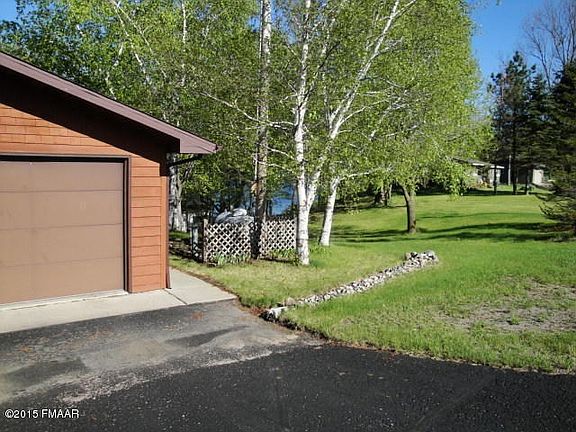 lake 6 front side yard 1