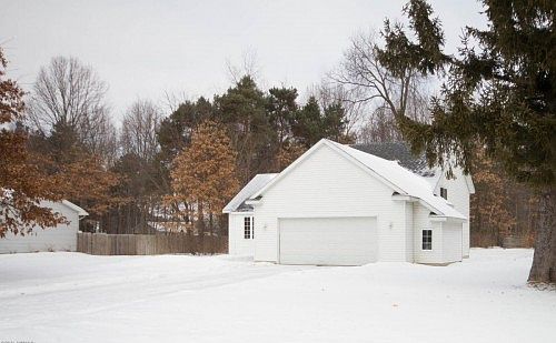 2nd image of 6074 Pineknoll Dr