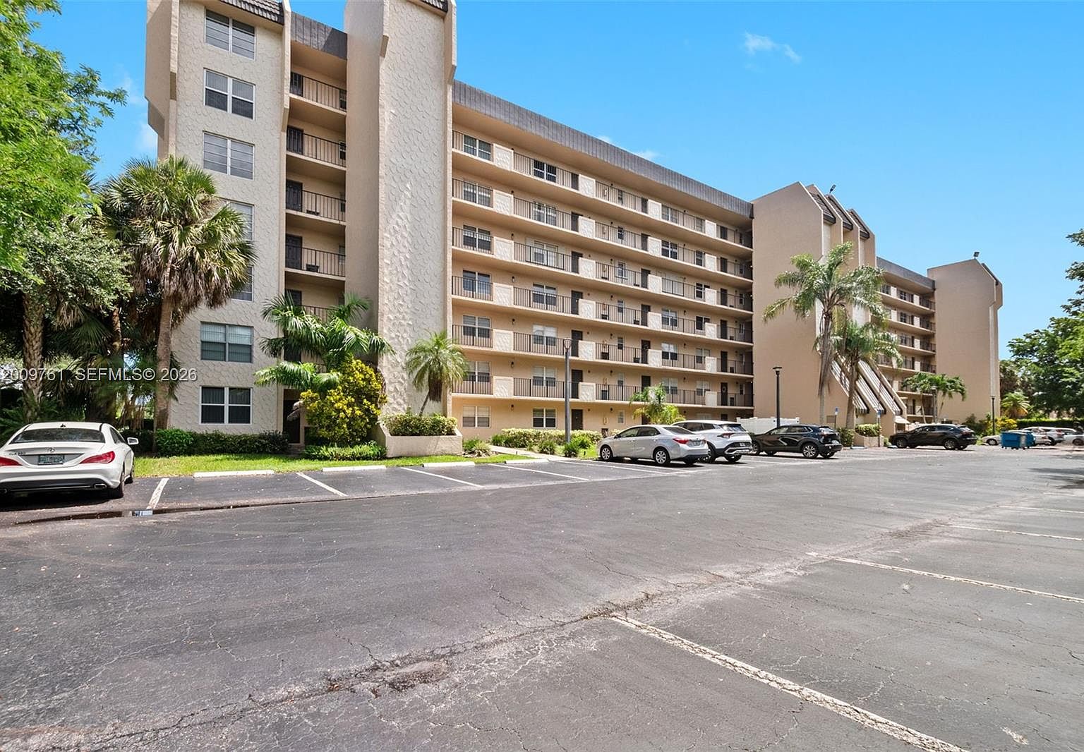3300 W Rolling Hills Cir APT 510
