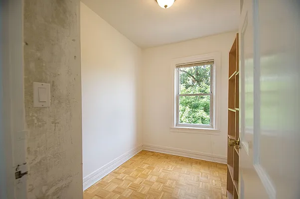 Rented by Rhona Realty | media 10