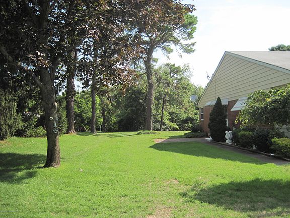 3rd image of 47 Yorktowne Parkway #A