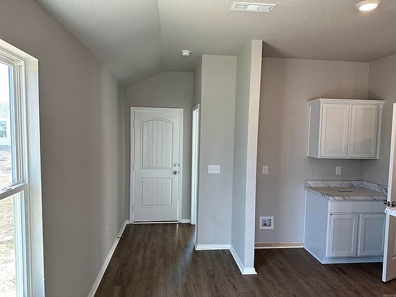 3rd image of 43 Oak Leaf Dr