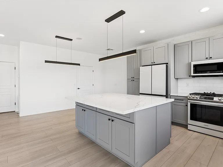 10011 N 1st Ave — Photo 17