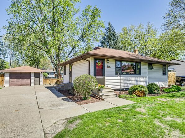 247 County Road C2 W, Roseville, MN 55113