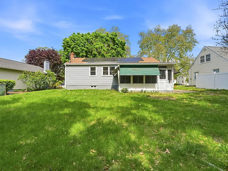 120 Webster Ave — Photo 25
