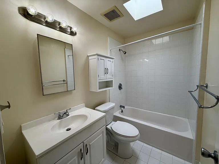 30 Locust Ave #1-8 — Photo 10
