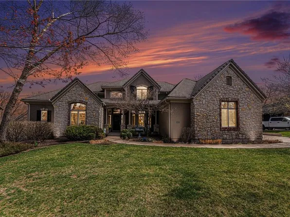 4935 Constance St, Shawnee, KS 66216