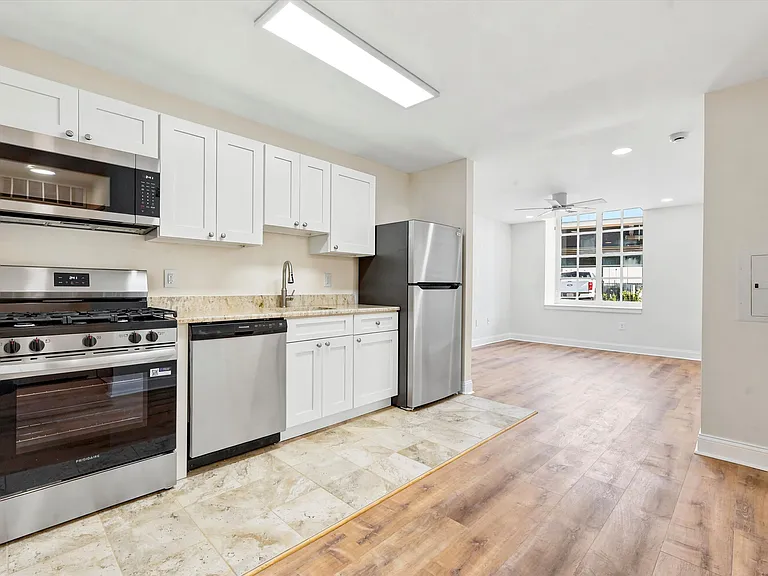 Chandler Apartments — Photo 13