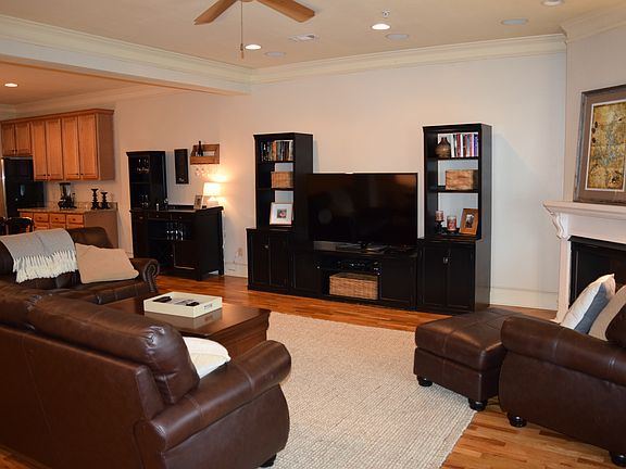 3rd image of 64 Stoneview Summit Ct Unit 5403