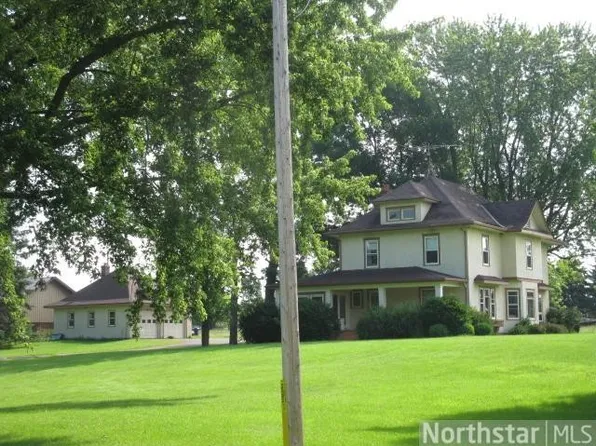 2082 Grove St N, Mora, MN 55051