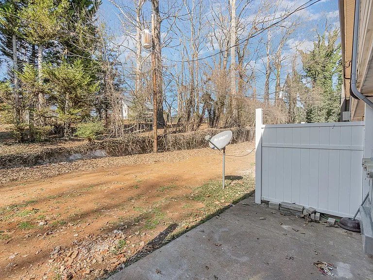 300 Holly Cir — Photo 14