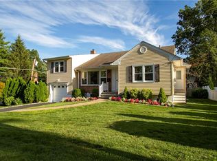 3 Vivian Dr, Scarsdale, NY 10583
