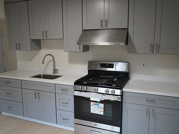 5th image of 126 S Grant St #128