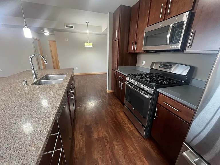 Venture Luxury High Rise — Photo 123