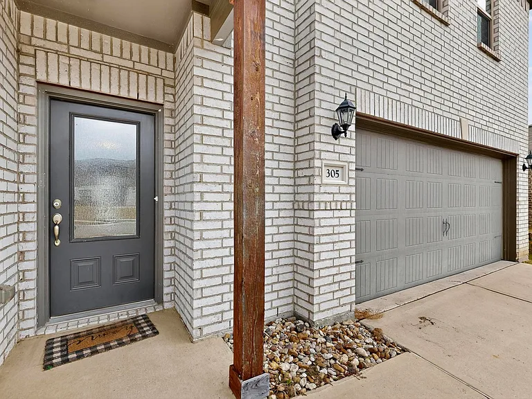 305 Honeysuckle Ln — Photo 9