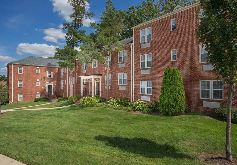 Kaywood Gardens Apartments — Photo 6