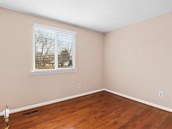 5th image of 25 Bramblewood Ln
