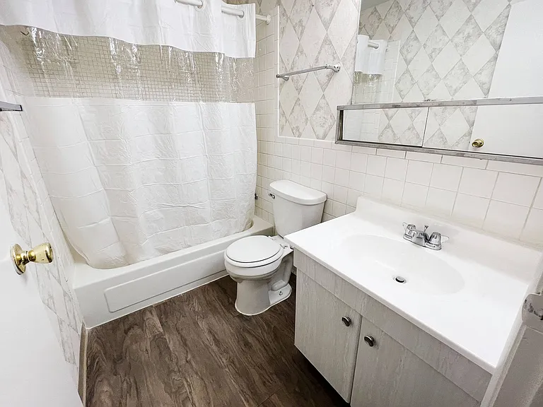 Forest Park Apartments — Photo 15