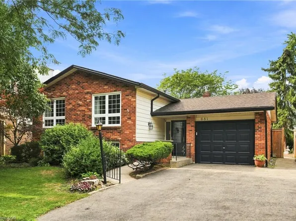 681 Empress Cres, Burlington, ON L7L 5E9