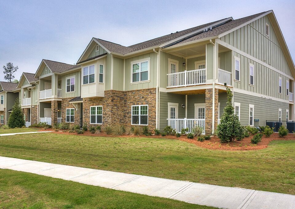 2nd image of 120 Lullwater Ln