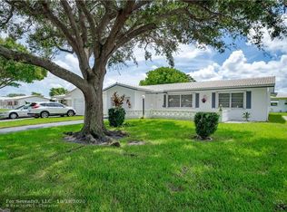 8562 N Campanelli Blvd, Plantation, FL 33322