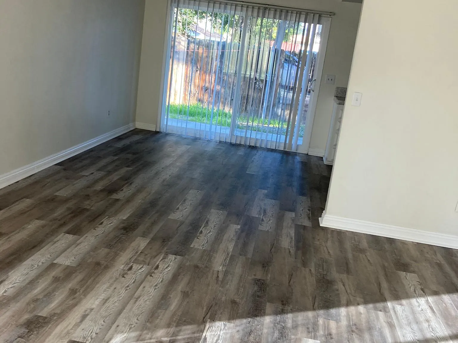 2 bed, 1992 sqft, $1,800 — Photo 2