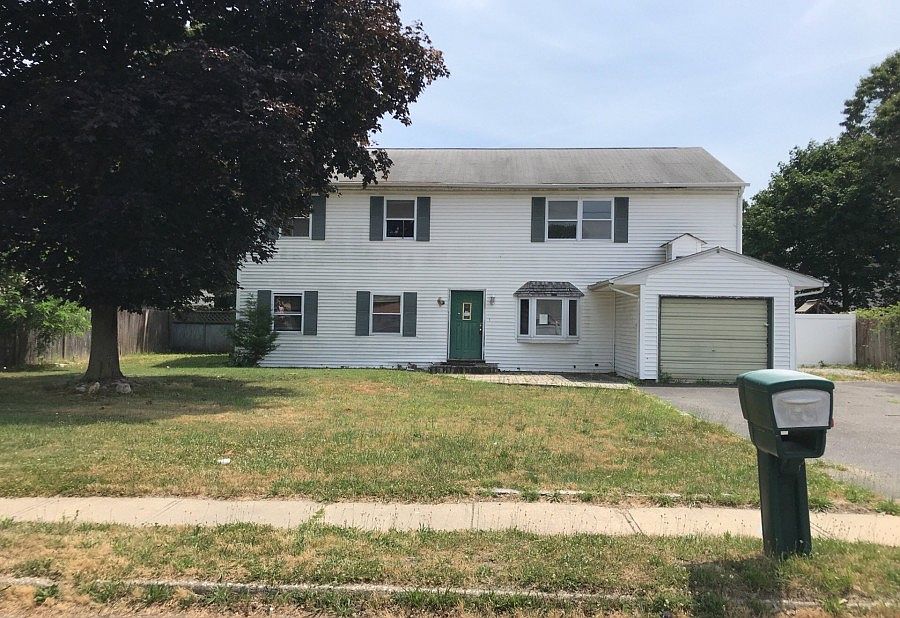 1st image of 5 Pamela Ln