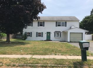 5 Pamela Ln, Selden, NY 11784
