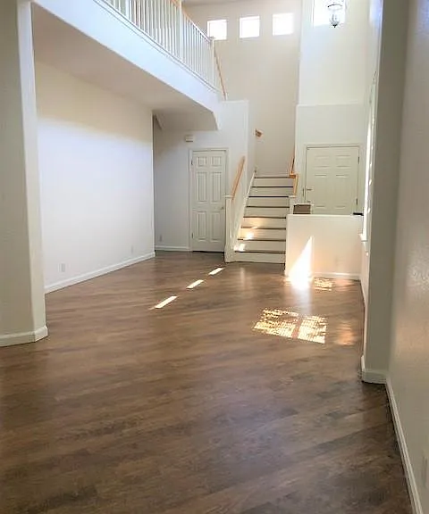 1073 McKay Dr — Photo 7
