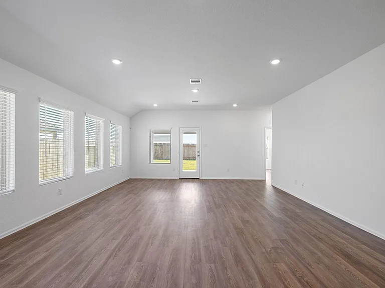 5010 Lavaridge Dr — Photo 13