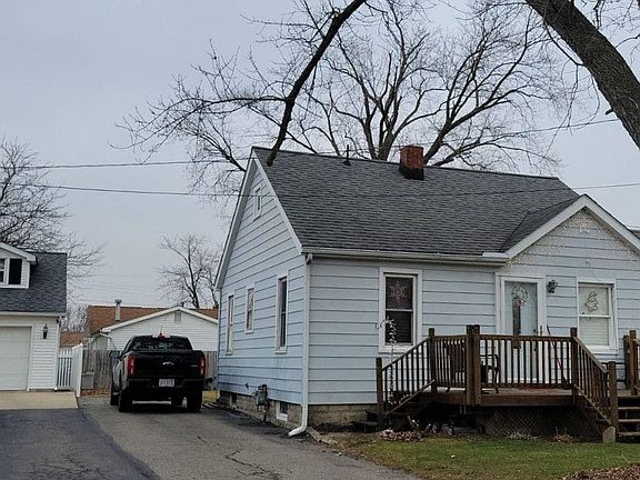 3rd image of 5926 Roseland Ave